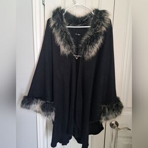 BELLE DAME poncho cape faux fur trim neck and cuffs acrylic black elegant XL